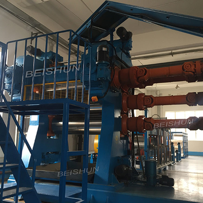 acheter Machine de calandrage de grande précision de feuille en caoutchouc de quatre petits pains pour la chaîne de production de bande de conveyeur online manufacture