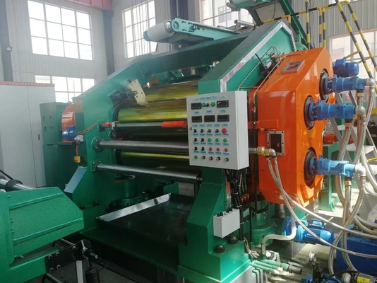 acheter Machine à calenderer le caoutchouc contrôlée par PLC avec rouleaux de 200 à 500 mm de diamètre online manufacture