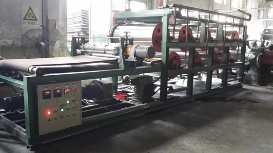 acheter La machine de refroidissement à rouleaux d'eau froide intelligente peut être utilisée pour refroidir les films en caoutchouc et les matériaux EVA online manufacture