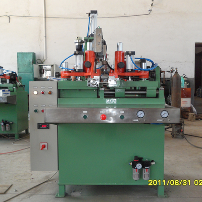 Machine hydraulique de fabrication de pneus pour motos à tube intérieur Splicing Splicer de tube intérieur