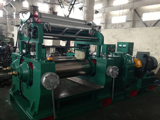 Bon prix Machine en caoutchouc de moulin de mélange de fonte avec la surface douce de rouleau en ligne