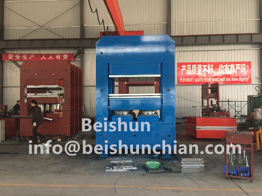 Bon prix Commande PLC Automatique personnalisable de caoutchouc de vulcanisation de la presse machine pour vulcaniser les produits en caoutchouc en ligne