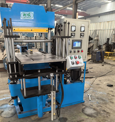 Bon prix Machine de moulage par pressage à vulcanisation de caoutchouc et de silicone 4RT semi-automatique pour joints de caoutchouc en ligne