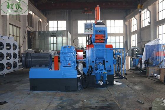 Bon prix 110L chambre de mélange de caoutchouc mélangeur interne alimenté par la machine auxiliaire supérieure en ligne