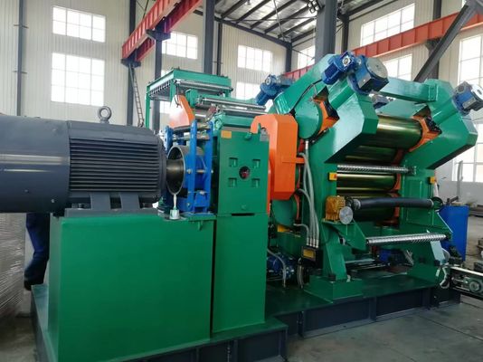 Bon prix Machine à calender à quatre rouleaux électrique avancée à commande PLC pour le laminage du revêtement des pneus de moto en ligne