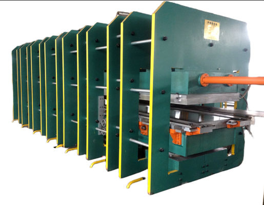 Bon prix Machine de presse à chaleur en caoutchouc personnalisable avec système de commande PLC pour la machine de fabrication de bande transporteuse en tissu de câble en caoutchouc en ligne